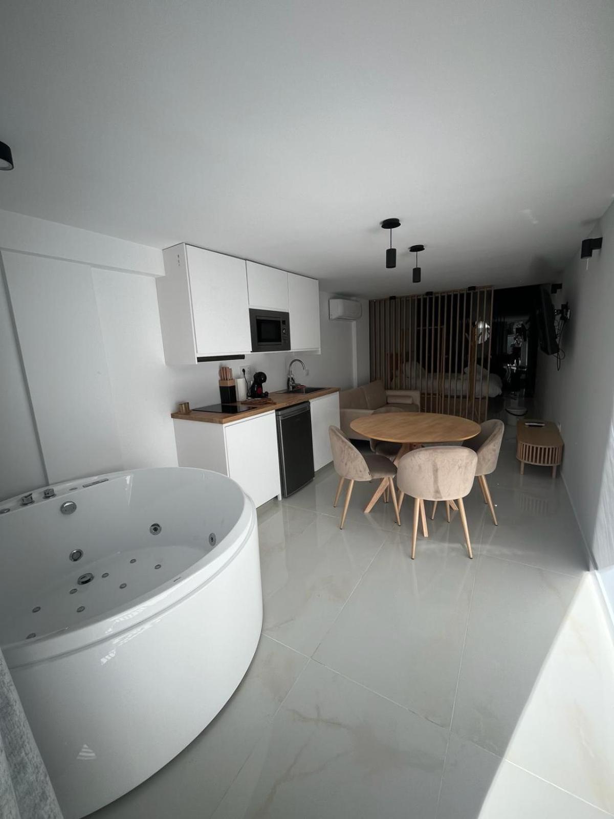 Suite Playamar Con Jacuzzi Торремолинос Экстерьер фото